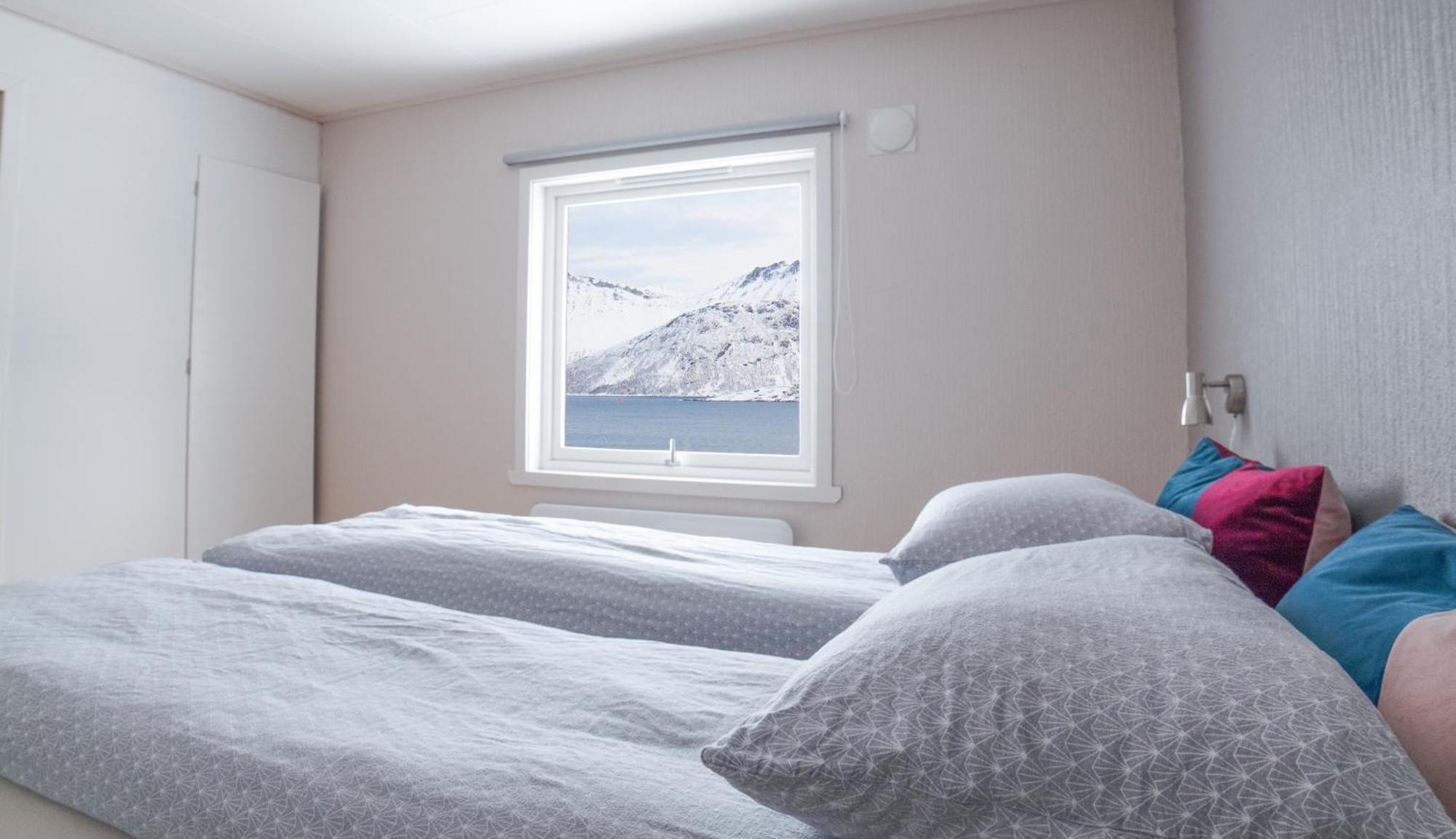 Segla Guesthouse - With View Of Fjord Fjordgard Стая снимка