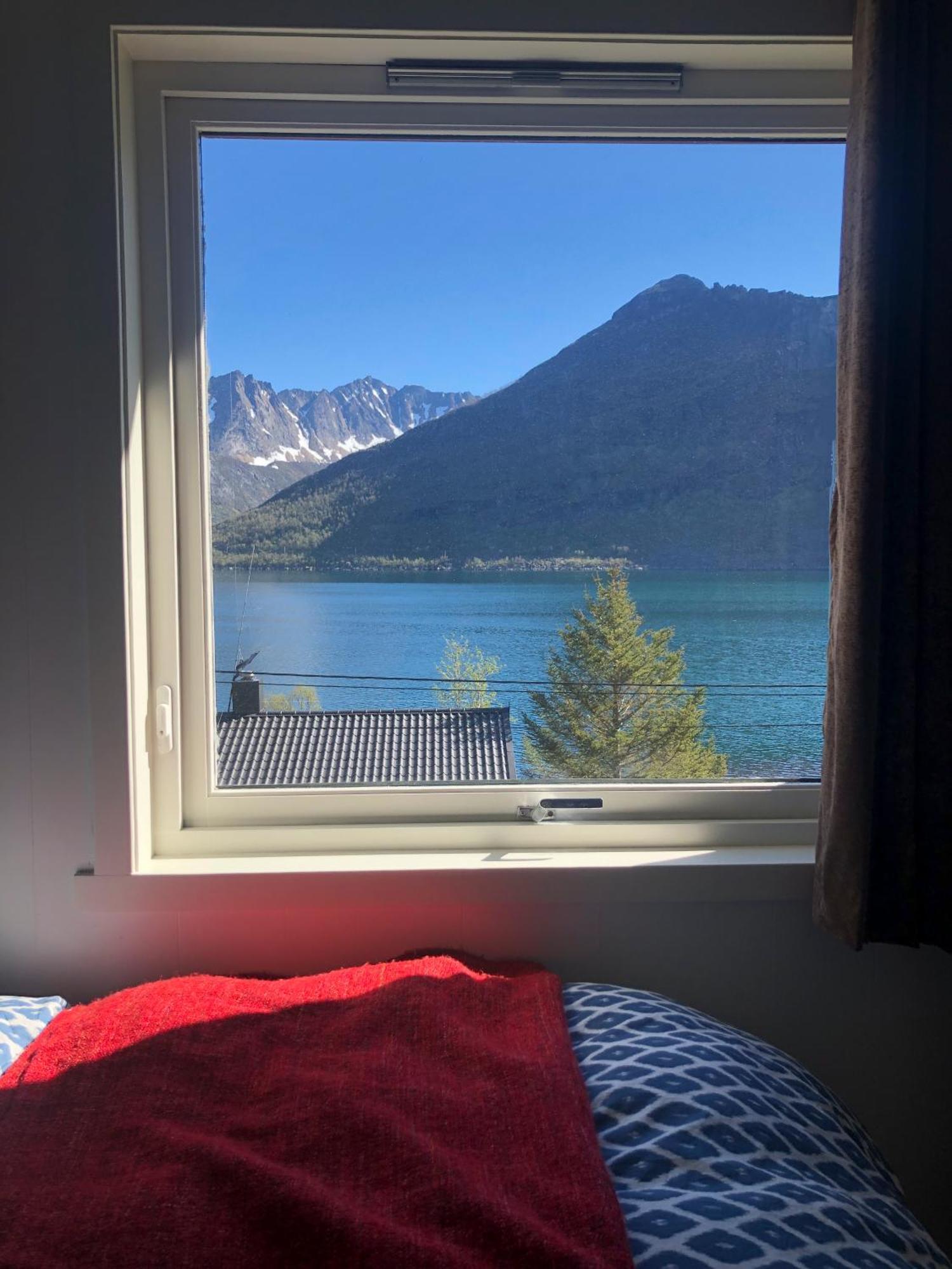 Segla Guesthouse - With View Of Fjord Fjordgard Стая снимка